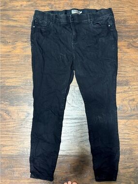 torrid Black Skinny Jeans (needs to be cleaned)